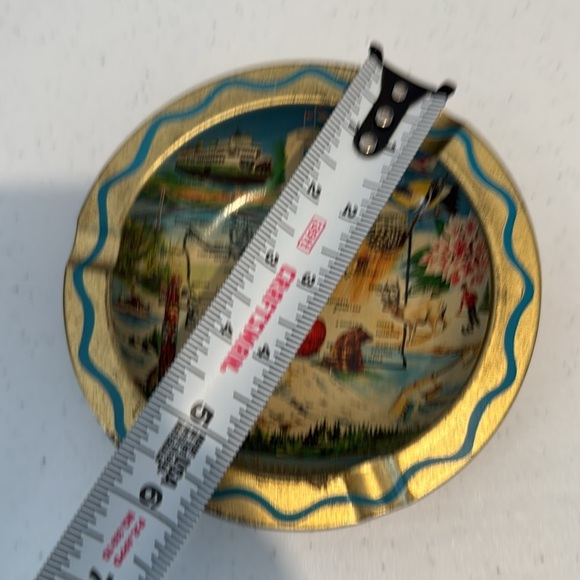 Vintage Souvenir Ashtray with Scenic Design - Picture 7 of 8